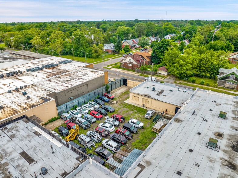 More Photos Of 7075 Lyndon St, Detroit Warehouse For Sale