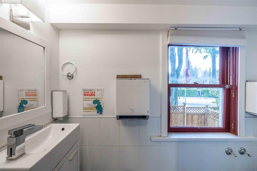 More Photos Of 4355 Granville St, Vancouver Schools For Sale
