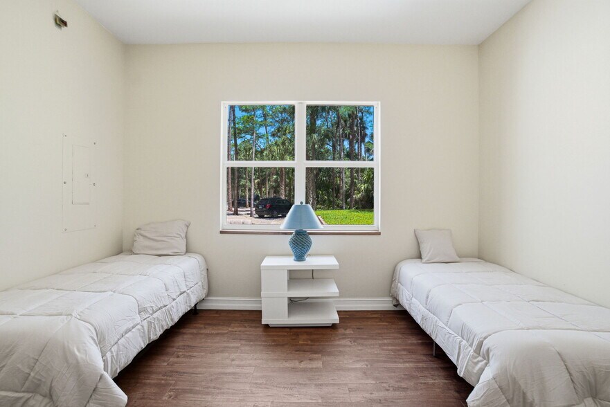 More Photos Of 4120 3rd Ave NW, Naples Apartments For Sale