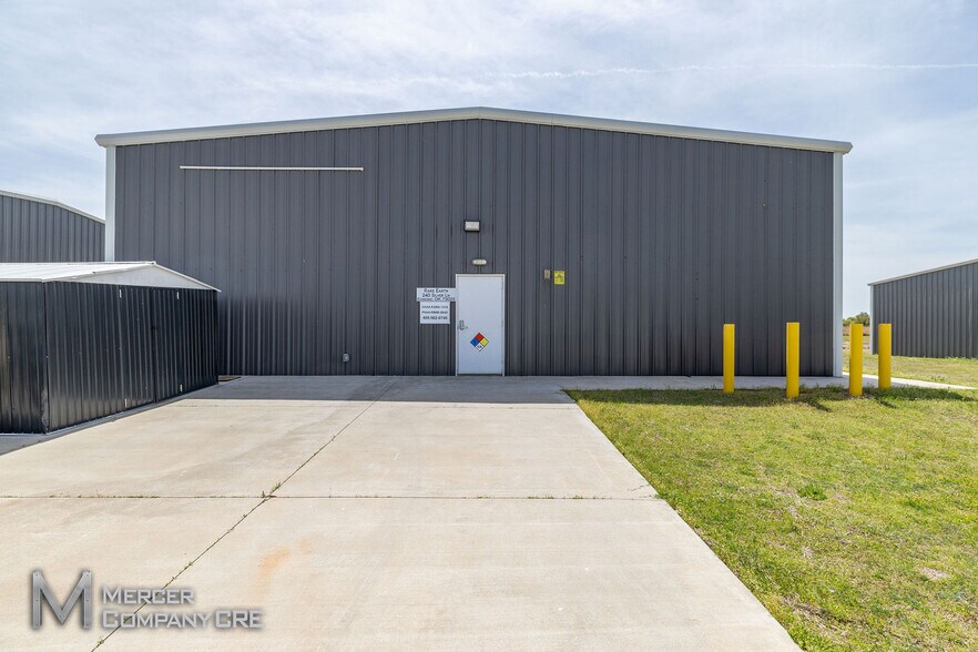 More Photos Of 240 Silver Ln, Edmond Warehouse For Sale