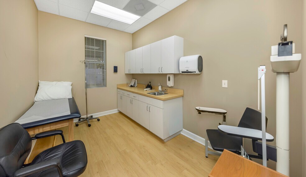 More Photos Of 14506 University Point Pl, Tampa Office For Sale