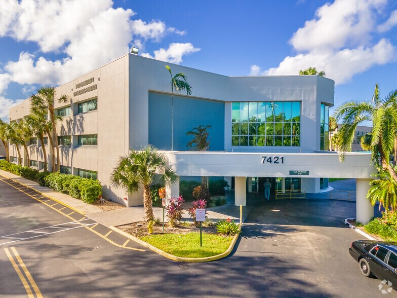 More Photos Of 7421 N University Dr, Tamarac Medical For Sale