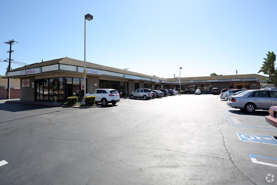 More Photos Of 5520-5574 South St, Lakewood Unknown For Lease
