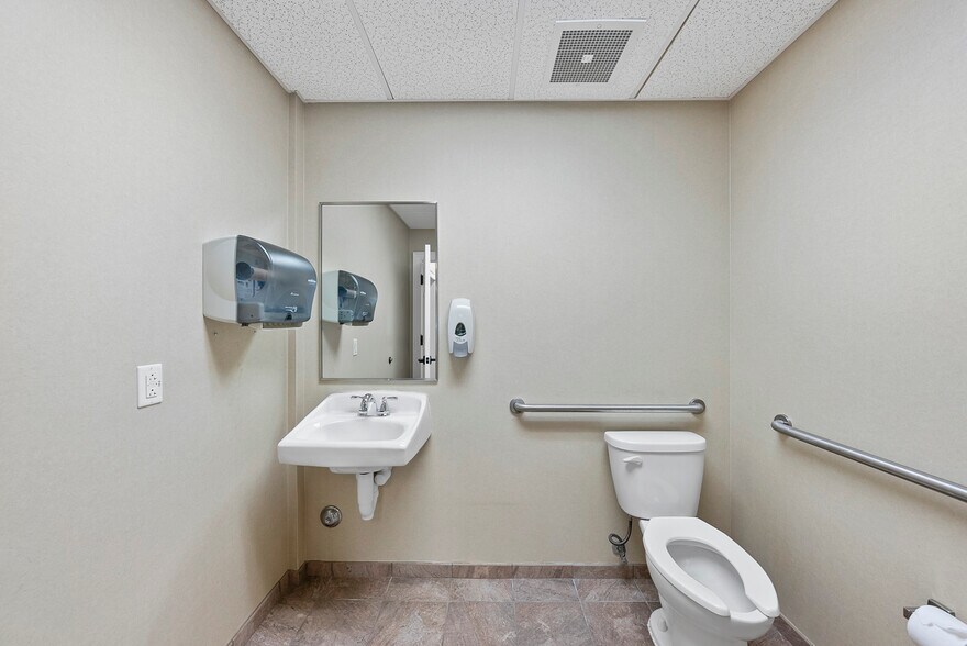 More Photos Of 701 Mutual Ct, Raleigh Office For Sale