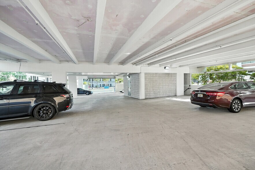 More Photos Of 24 N Market St, Jacksonville Office For Lease