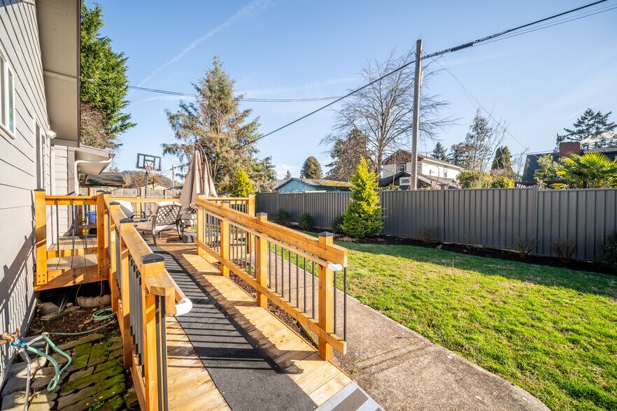 More Photos Of 3552 SE 65th Ave, Portland Skilled Nursing Facility For Sale