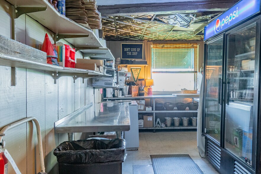 More Photos Of 157 Main St, Belgrade Hotel For Lease
