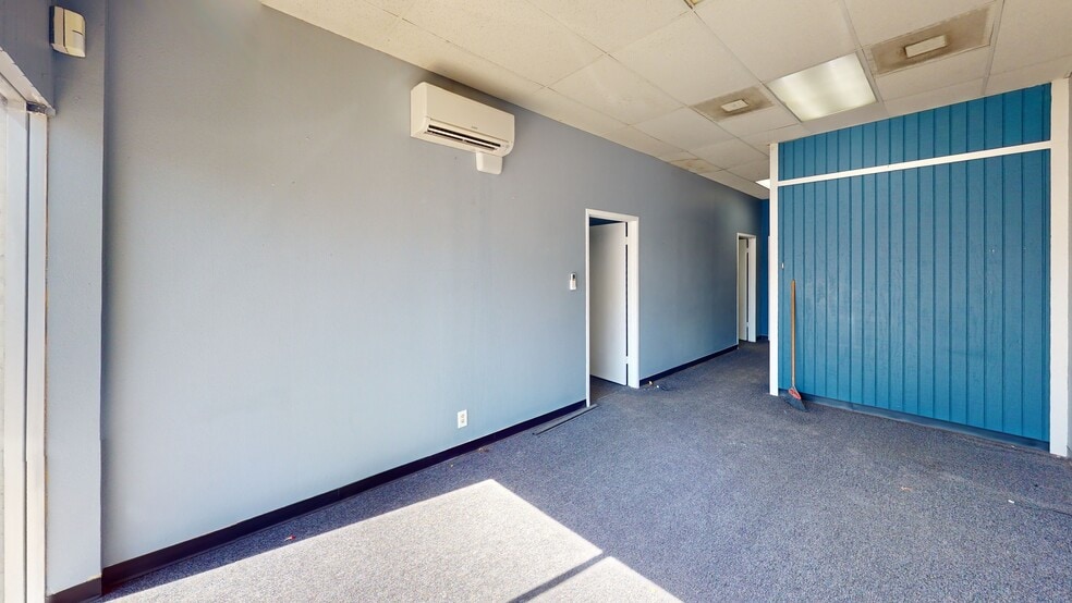 More Photos Of 11719-11729 Warfield St, San Antonio Service For Lease
