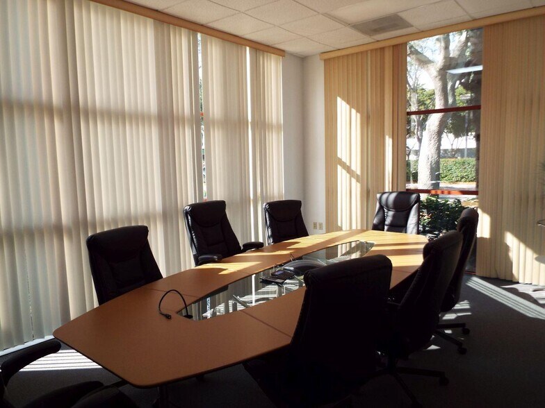 More Photos Of 3000-3044 N Commerce Pky, Miramar Warehouse For Lease
