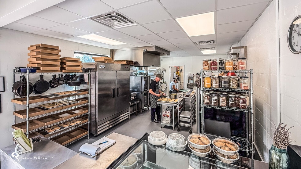 More Photos Of 845 Flat Shoals Ave SE, Atlanta Freestanding For Lease