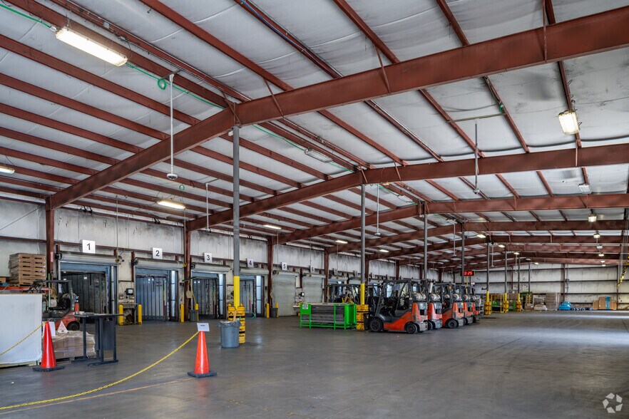 More Photos Of 4025 S Dye Rd, Swartz Creek Truck Terminal For Sale