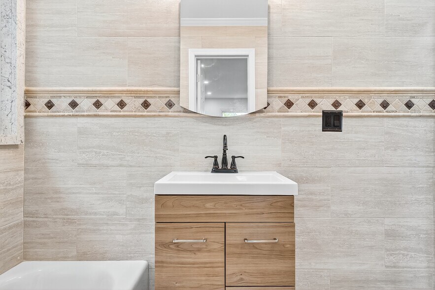 More Photos Of 153 Route 9W, Haverstraw Veterinarian Kennel For Sale