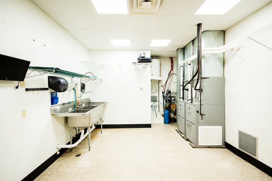 More Photos Of 417 N Saint John St, Bethany Restaurant For Sale