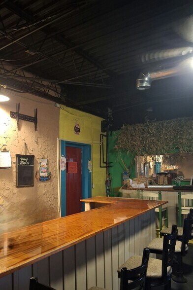 More Photos Of 711 S Main St, Rocky Top Freestanding For Sale