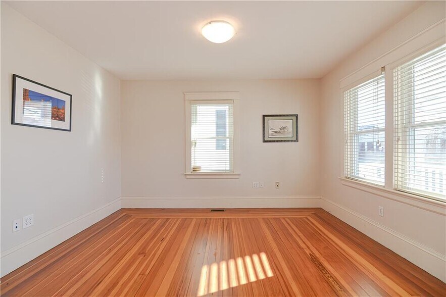 More Photos Of 468 Warren Ave, East Providence Medical For Sale