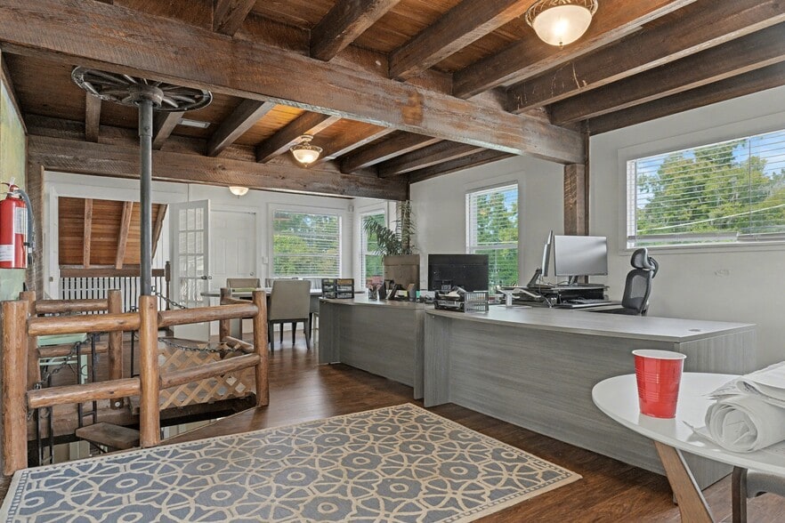 Primary Photo Of 6180 Bowdendale Ave, Jacksonville Office For Lease