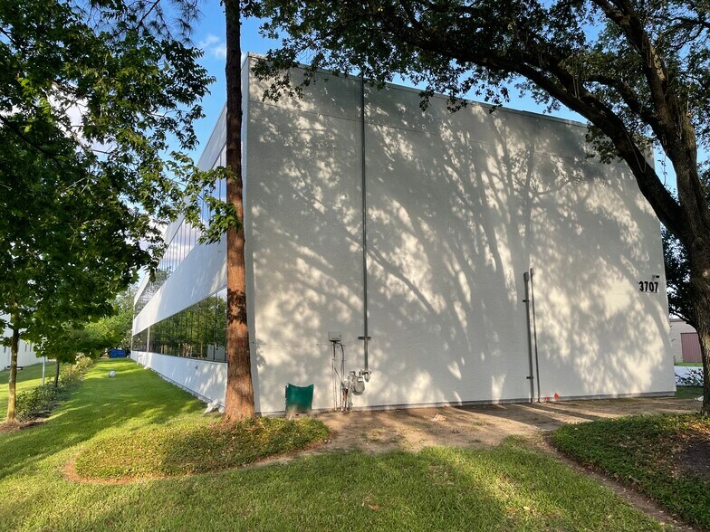 More Photos Of 3707 Westcenter Dr, Houston Office For Lease