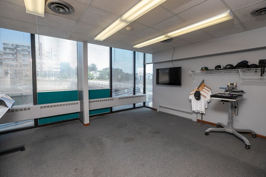 More Photos Of 307 E Center St, Rochester Office For Sale