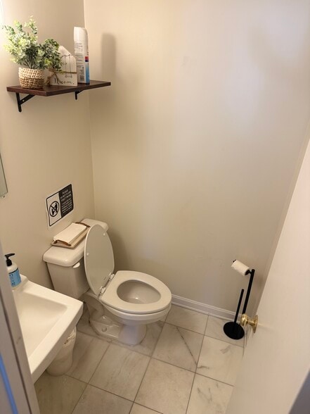 More Photos Of 311 W Maple Ave, Vienna Medical For Sale