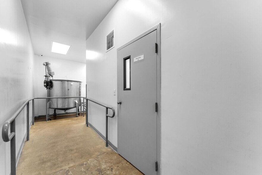 More Photos Of 7155-7159 NW 77th Ter, Miami Warehouse For Sale