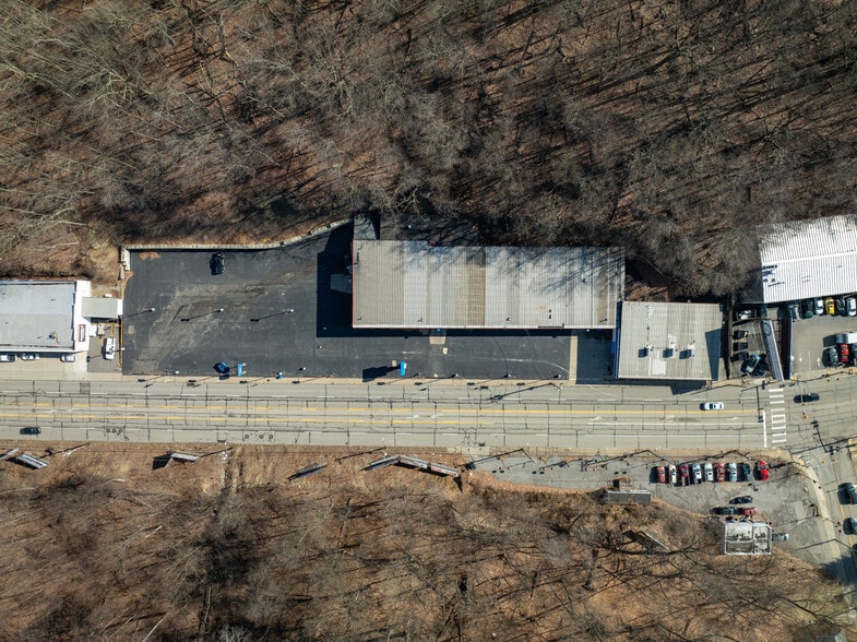 More Photos Of 1561 W Liberty Ave, Pittsburgh Auto Dealership For Lease