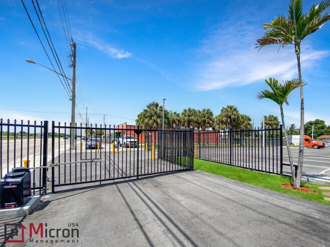 More Photos Of 2351 N Dixie Hwy, Pompano Beach Flex For Lease