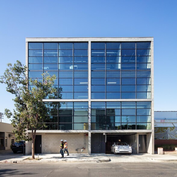 More Photos Of 743 Seward St, Los Angeles Office For Lease
