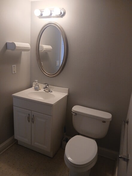 More Photos Of 5290 Seminole Blvd, Saint Petersburg Office For Sale