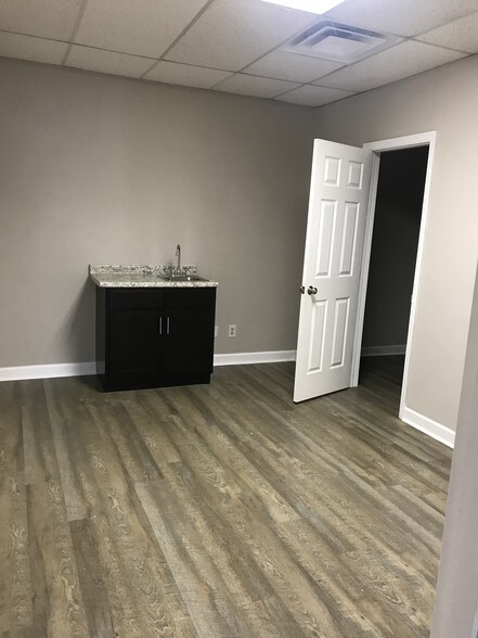 More Photos Of 907 Rivergate Pky, Goodlettsville Freestanding For Sale