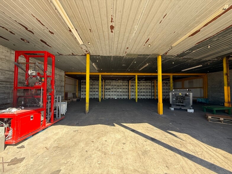 More Photos Of 650 Avenue R SW, Winter Haven Distribution For Sale