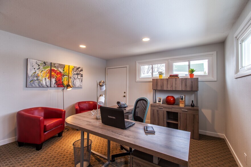 More Photos Of 302 N 3rd St, Watertown Office For Sale