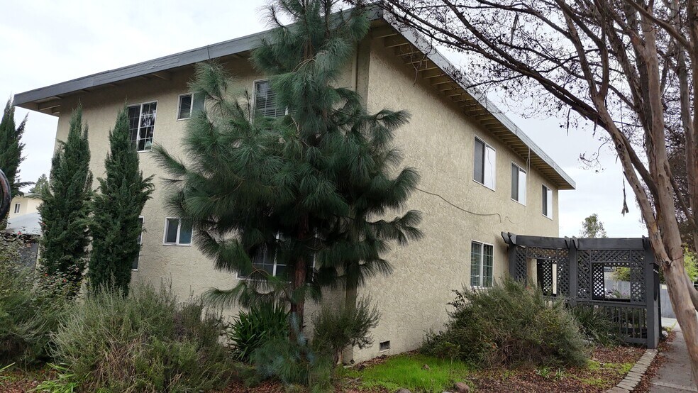 More Photos Of 928-930 Ravenscourt Ave, Campbell Apartments For Sale