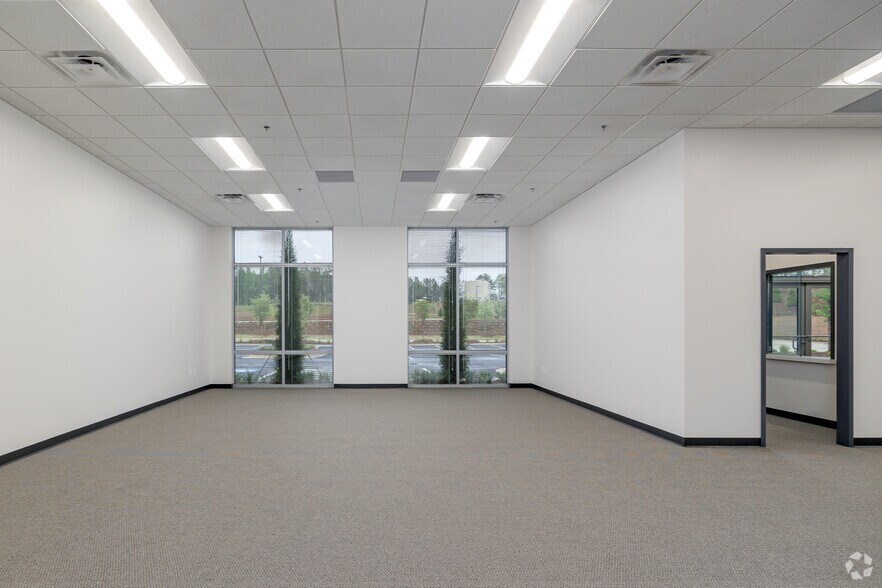 More Photos Of 7995 Bowen Road, Palmetto Distribution For Lease