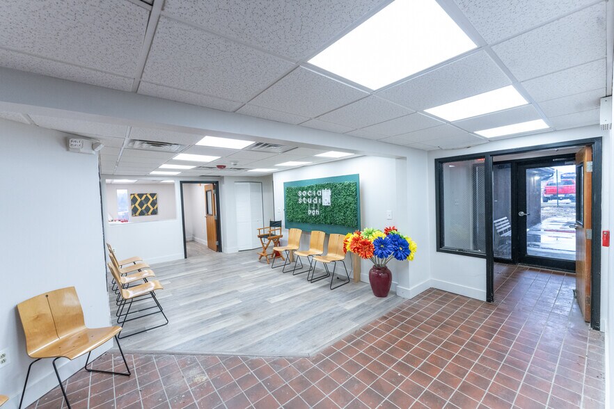 More Photos Of 1 Racquet Ln, Monroeville Sports And Entertainment For Lease