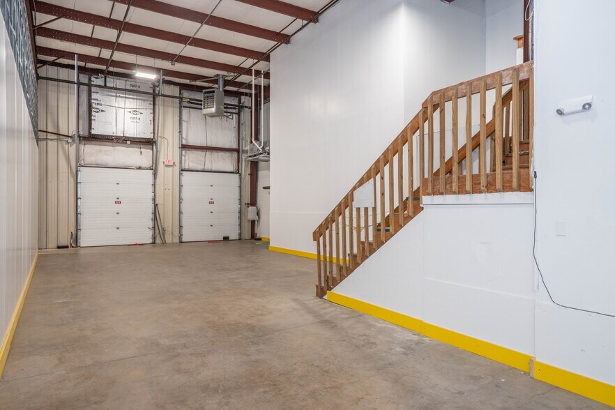 More Photos Of 299 Industrial Ln, Torrington Distribution For Lease