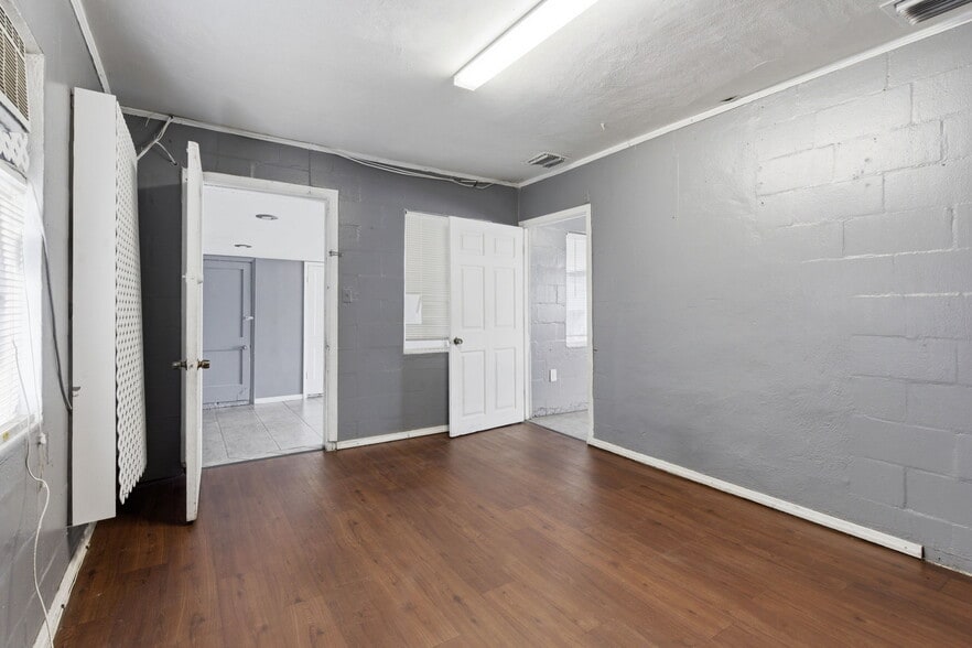 More Photos Of 8710 E Colonial Dr, Orlando Auto Dealership For Lease