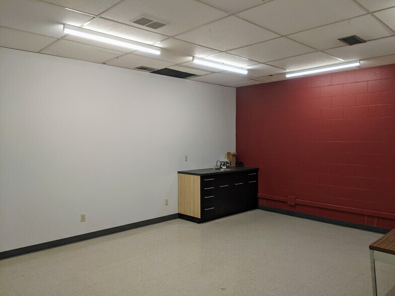 More Photos Of 437 Fern St, Jackson Office For Lease