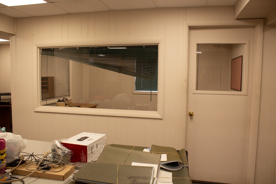 More Photos Of 645 Bellefontaine Ave, Marion Light Distribution For Sale