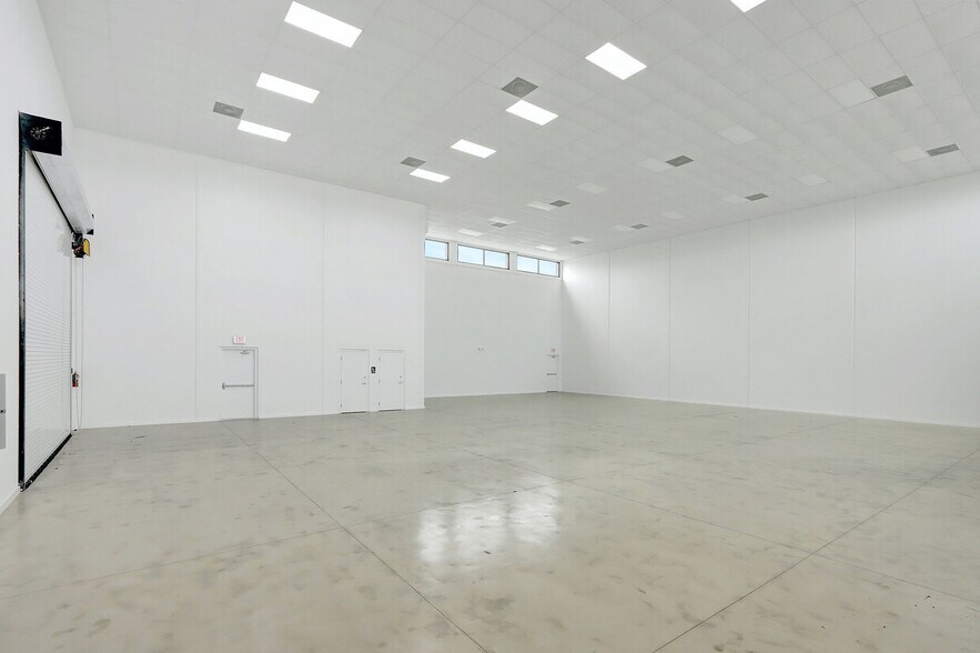 More Photos Of 6767 NE 2nd Ave, Miami Warehouse For Sale