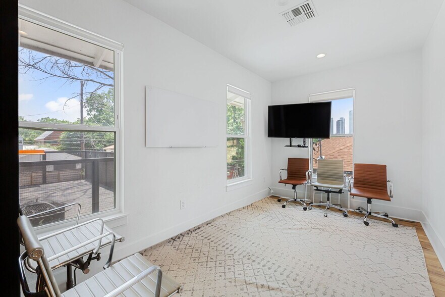 More Photos Of 1801 E Cesar Chavez St, Austin Loft Creative Space For Lease