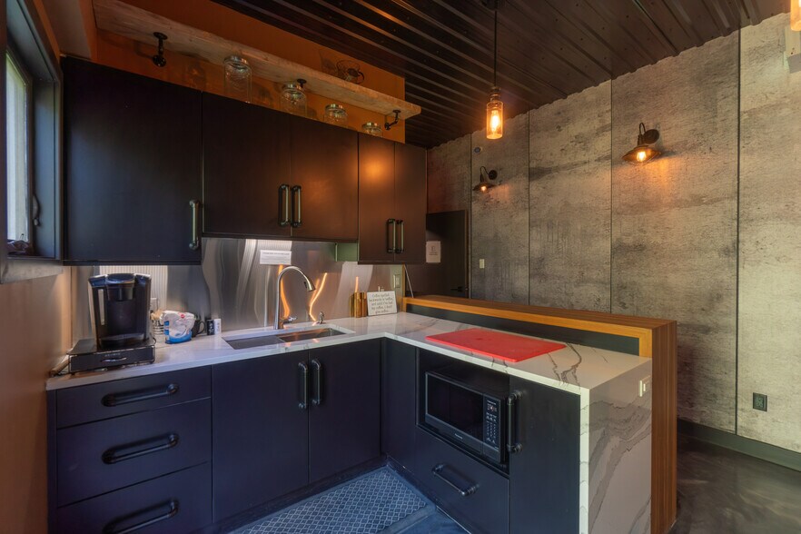 More Photos Of 00 Indcum Rd, Navan Showroom For Sale