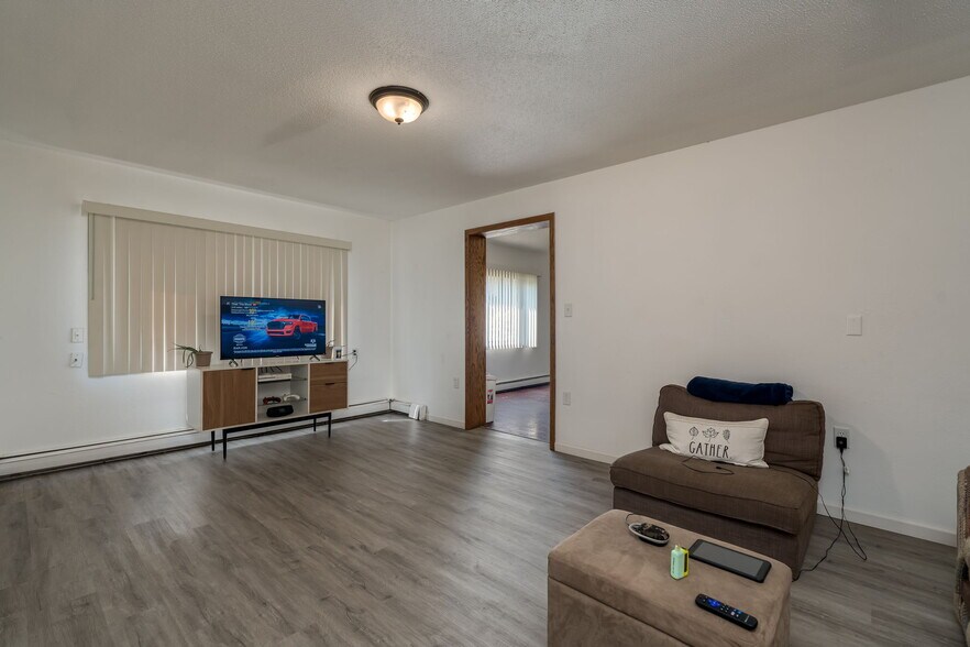 More Photos Of 3200 S Maple Ave, Slayton Apartments For Sale