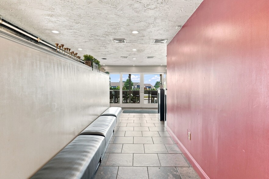 More Photos Of 170 Water St, Plymouth Storefront For Lease