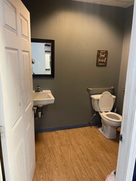 More Photos Of 295 Racetrack Rd, McDonough Flex For Sale