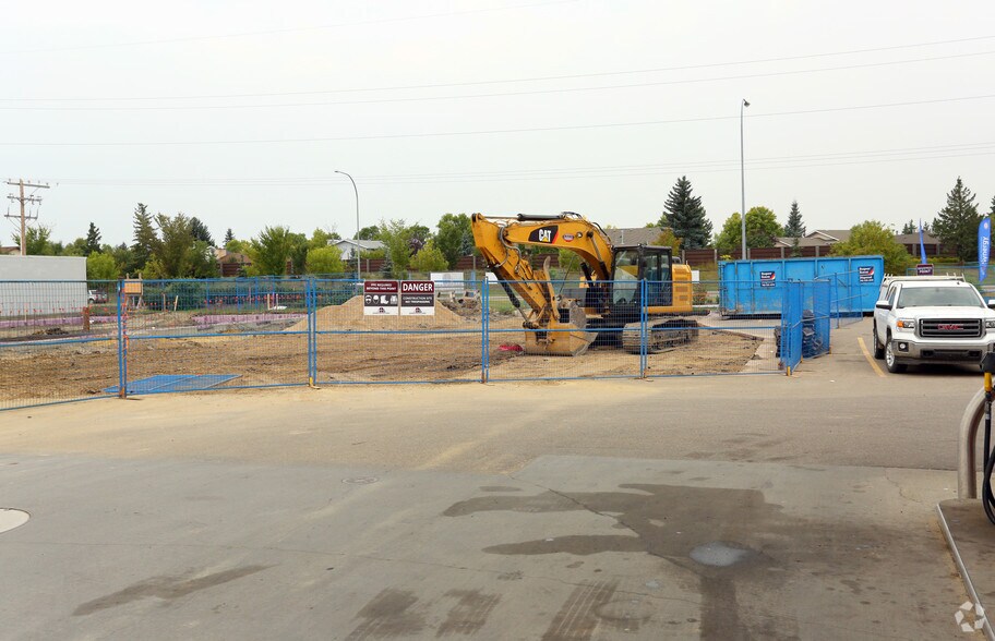 More Photos Of 275 Carnegie Dr, St. Albert Storefront For Lease