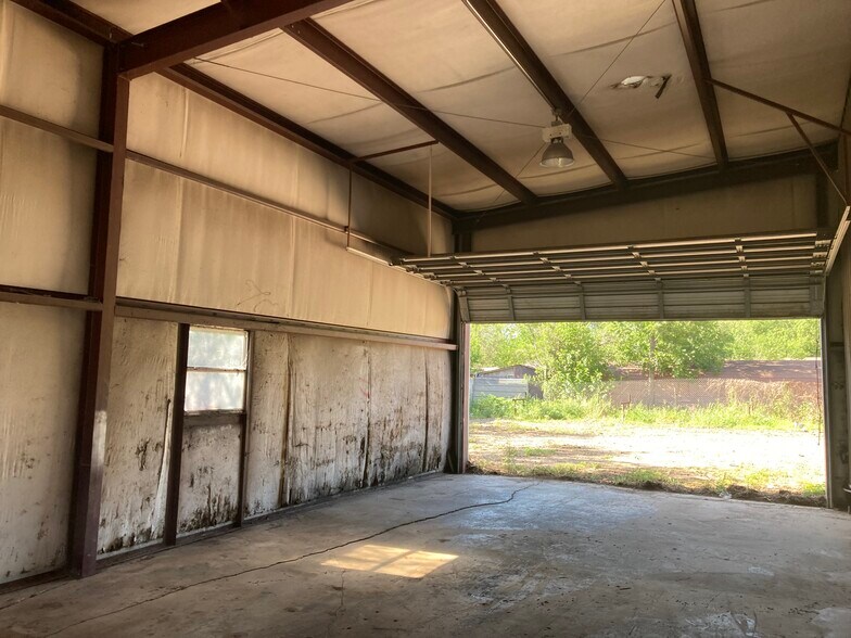 More Photos Of 2605 19th St, Hondo Light Manufacturing For Sale