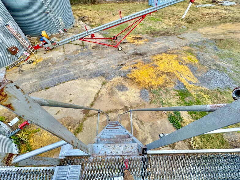 More Photos Of 600 Quitman St, Sledge Land For Sale