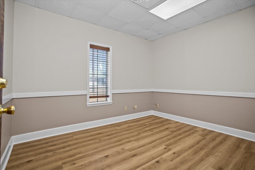 More Photos Of 3213 S Medford Dr, Lufkin Medical For Lease