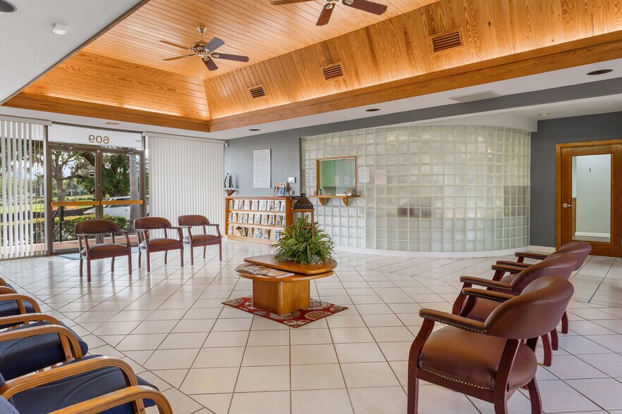 More Photos Of 609 Indian Rocks Rd, Belleair Medical For Sale
