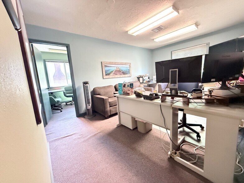 More Photos Of 3501-3511 SE Milwaukie Ave, Portland Office For Sale